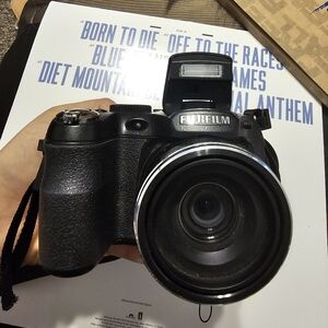 FUJIFILM Finepix S Camera 14 mega Pixeles